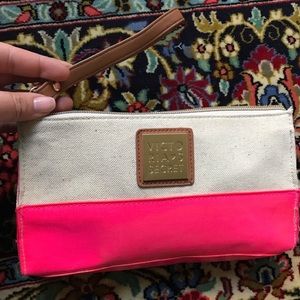 NWOT VS Wristlet